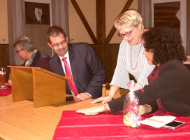 von links Bürgermeister Michael Günther, Landrat Jens Marco Scherf, OV-Vorsitzende Petra Weinert, stellvertretende Kreisvorsitzende Helga Raab-Wasse