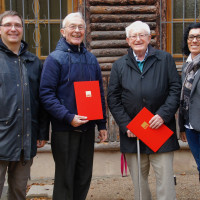 Ehrungen bei der SPD-Obernburg, Eisenbach und Mömlingen am Obernburger Waldhaus, von links Ortsvorsitzender Michael Becker, Reinhold Zengel (50 Jahre), Heinrich Vad (55 Jahre) und die stellvertretende SPD-Kreisvorsitzende Helga Raab-Wasse.